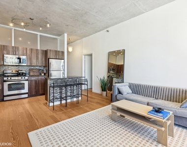 235 W Van Buren Street - Photo Thumbnail 3