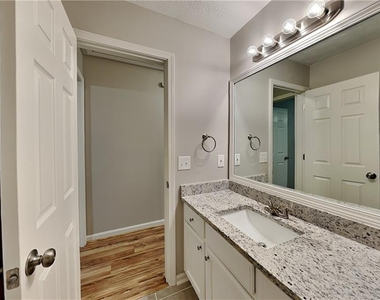 263 Buckingham Drive - Photo Thumbnail 14