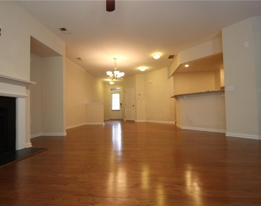 2132 Greencrest Circle - Photo Thumbnail 3