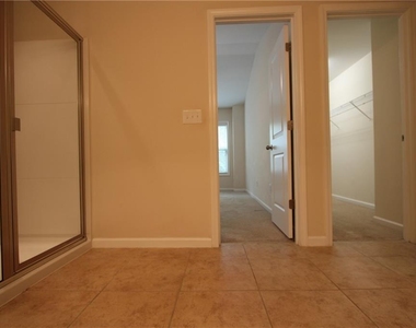 2132 Greencrest Circle - Photo Thumbnail 31