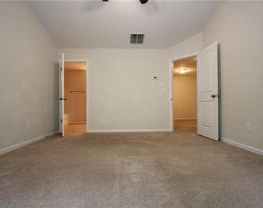 2132 Greencrest Circle - Photo Thumbnail 16