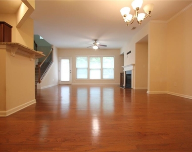 2132 Greencrest Circle - Photo Thumbnail 2