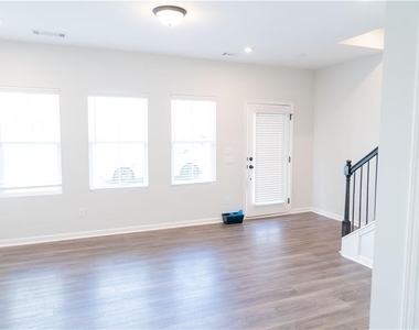 2675 Whistler Way Ne - Photo Thumbnail 2