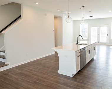 2675 Whistler Way Ne - Photo Thumbnail 6