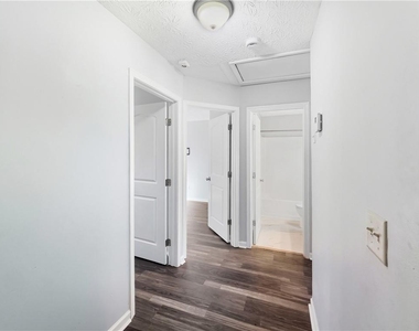 5539 Pineridge Court - Photo Thumbnail 8