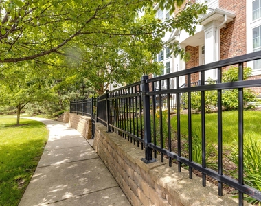 533 Plaza Place - Photo Thumbnail 3