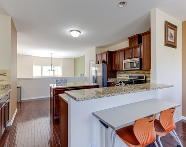 533 Plaza Place - Photo Thumbnail 15