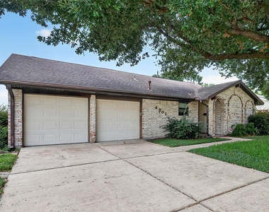 4701 Crepe Myrtle Lane - Photo Thumbnail 3
