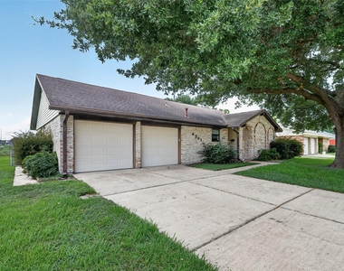 4701 Crepe Myrtle Lane - Photo Thumbnail 2