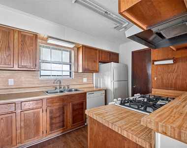 4701 Crepe Myrtle Lane - Photo Thumbnail 8