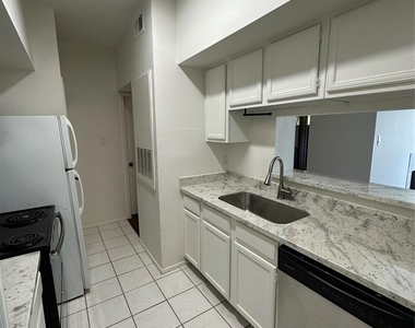 2025 Augusta Drive - Photo Thumbnail 5