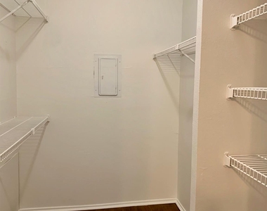2025 Augusta Drive - Photo Thumbnail 10