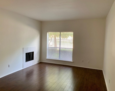 2025 Augusta Drive - Photo Thumbnail 8