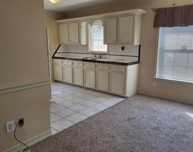 924 Kelley Street - Photo Thumbnail 4