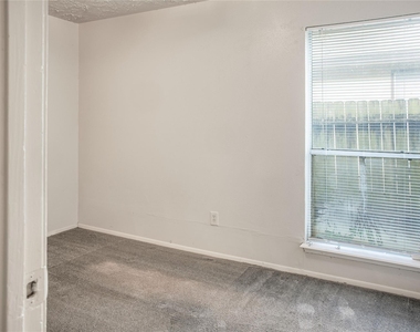 10025 Rosbrook Drive - Photo Thumbnail 11