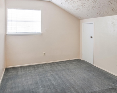 10025 Rosbrook Drive - Photo Thumbnail 9