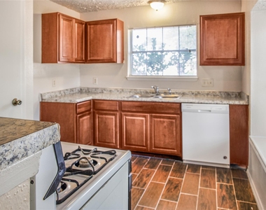 10025 Rosbrook Drive - Photo Thumbnail 5