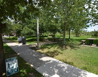1517 Bonnie Brae Street - Photo Thumbnail 37