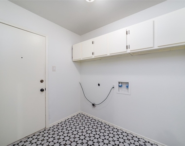 26 S White Pebble Court - Photo Thumbnail 19