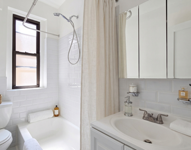 4960 Broadway - Photo Thumbnail 3