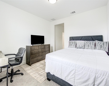 31506 Copper Oaks Court - Photo Thumbnail 20