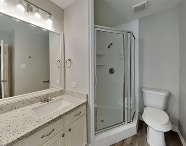 16819 Kettle Creek Drive - Photo Thumbnail 9