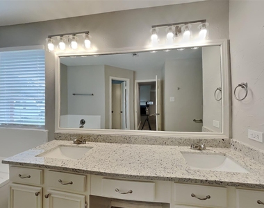 16819 Kettle Creek Drive - Photo Thumbnail 8