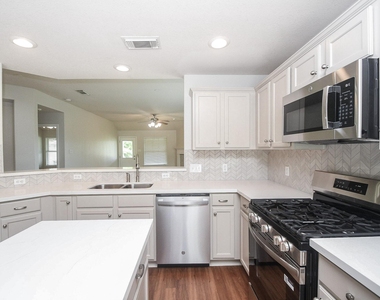 6035 Indian Creek - Photo Thumbnail 9