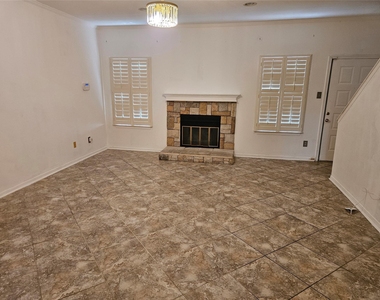 9800 Pagewood Lane - Photo Thumbnail 5