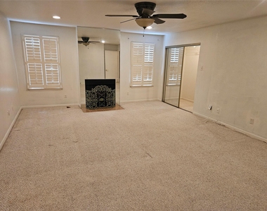 9800 Pagewood Lane - Photo Thumbnail 6