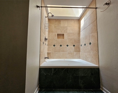 9800 Pagewood Lane - Photo Thumbnail 10