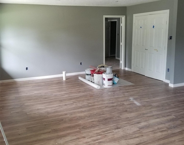 5831 Southford Street - Photo Thumbnail 4