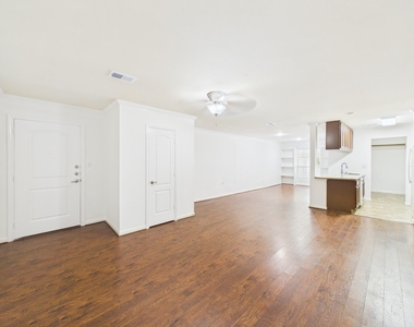 5333 Richmond Avenue - Photo Thumbnail 1