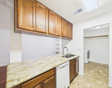 5333 Richmond Avenue - Photo Thumbnail 8
