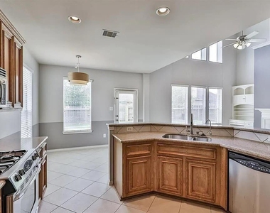13002 Misty Bay Ln - Photo Thumbnail 10