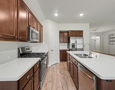 185 Emory Birch Drive - Photo Thumbnail 6
