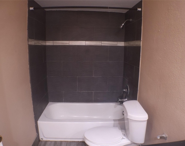 7700 Creekbend Drive - Photo Thumbnail 10