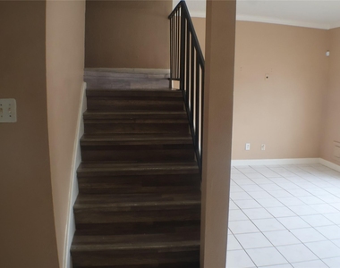 7700 Creekbend Drive - Photo Thumbnail 6