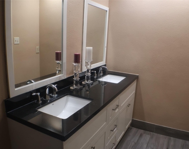 7700 Creekbend Drive - Photo Thumbnail 9