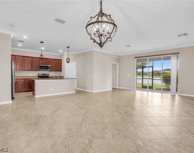 2061 Hamlin Street - Photo Thumbnail 4