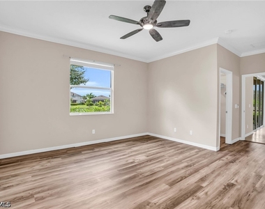2061 Hamlin Street - Photo Thumbnail 15