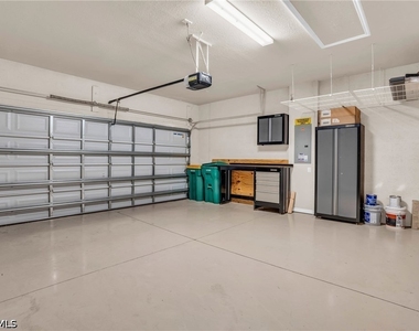 2061 Hamlin Street - Photo Thumbnail 19