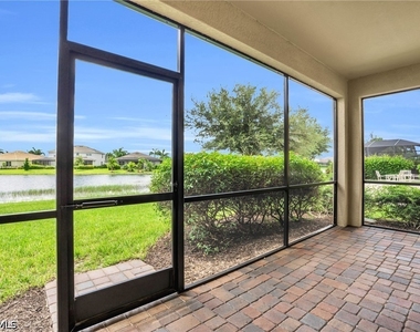 2061 Hamlin Street - Photo Thumbnail 17