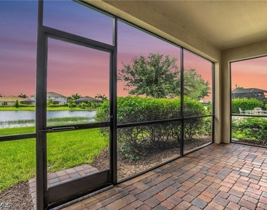 2061 Hamlin Street - Photo Thumbnail 18