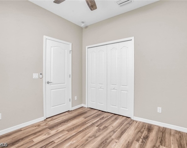2061 Hamlin Street - Photo Thumbnail 13