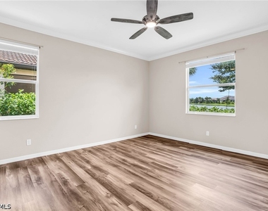 2061 Hamlin Street - Photo Thumbnail 14