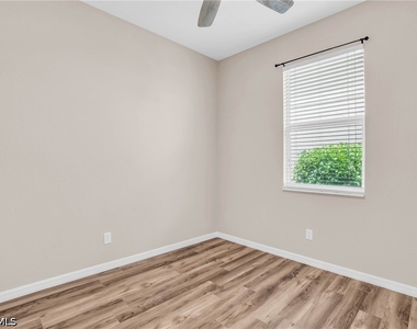 2061 Hamlin Street - Photo Thumbnail 12