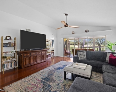 6290 Bellerive Avenue - Photo Thumbnail 3