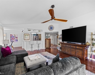6290 Bellerive Avenue - Photo Thumbnail 8