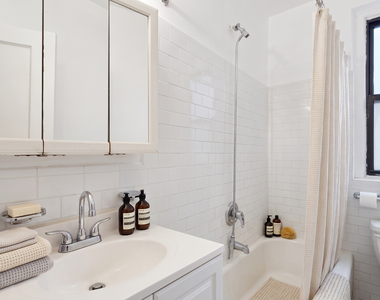 4960 Broadway - Photo Thumbnail 3